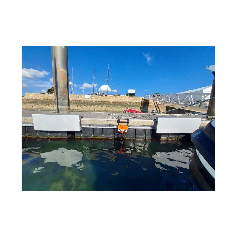Fixed Pontoon Fender for Boat Hull Protection | Outils Océans