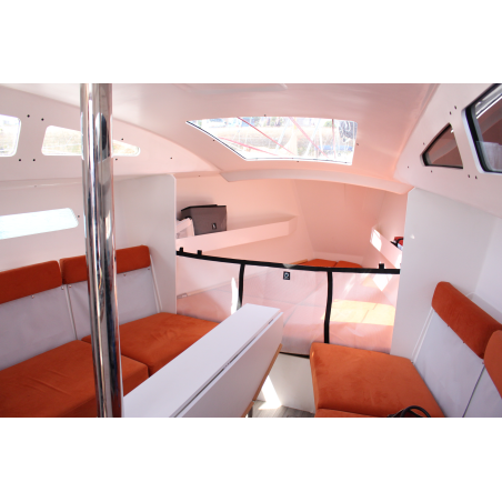 Single-compartment storage with flap (interior range)