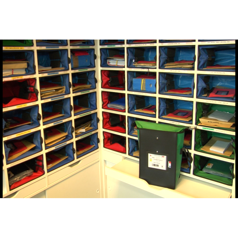 Super shuttle with front gusset