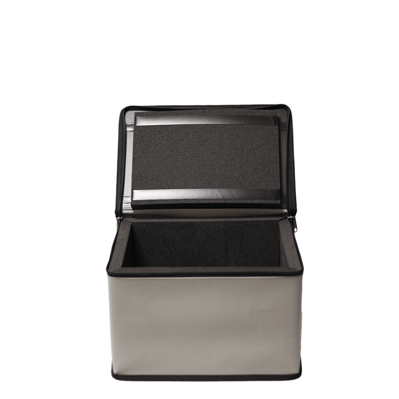 Box for fragile items with zipper closure