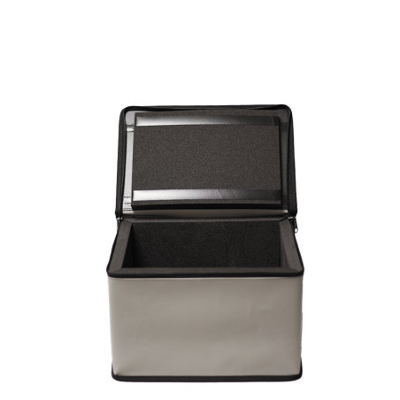 Box for fragile items with zipper closure