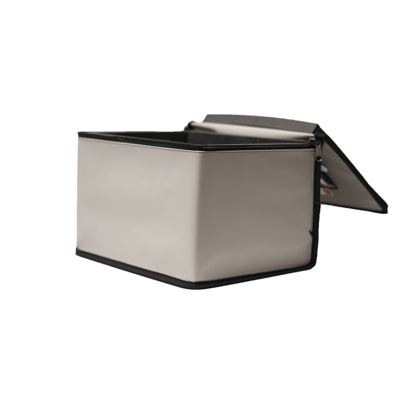 Box for fragile items with zipper closure