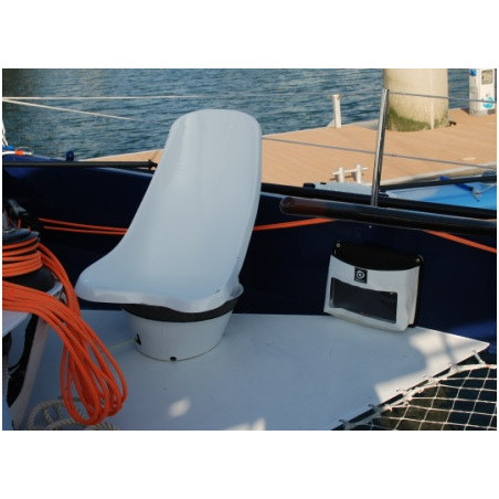 Bayabout with porthole and rigid back