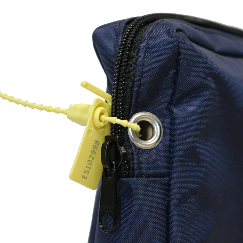 oeillets pour mettre un scellé et sécuriser le contenu transporté