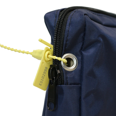 oeillets pour mettre un scellé et sécuriser le contenu transporté