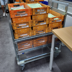 Chariots manutention à fond auto-élévateur