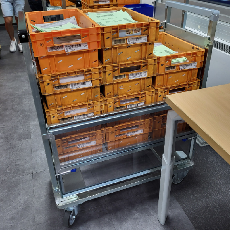 Chariots manutention à fond auto-élévateur